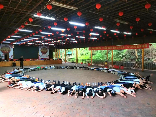 公司集體團建.jpg 公司集體團建.jpg