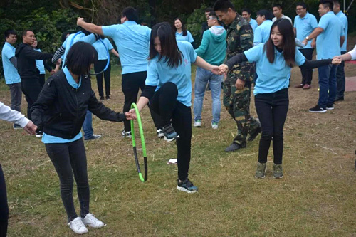 轉(zhuǎn)呼啦圈.jpg 轉(zhuǎn)呼啦圈.jpg